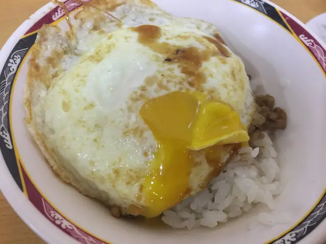 【食記】捷運西門站/西門町美食。天天利美食坊~半熟蛋滷肉飯好好吃阿
