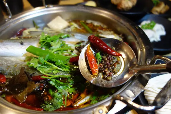 子辣個人麻辣鍋,台北個人麻辣鍋推薦,不吃牛也能安心吃的水梨骨湯,香辣而不嗆的重慶水煮魚鍋