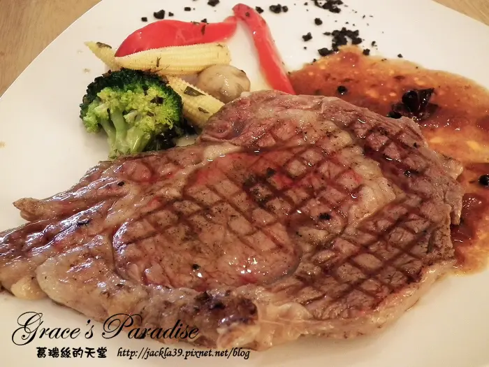 【大安 美食】忠孝新生站平價法式料理--上菜囉！Viva la fête法義餐廳，餐點大份量，適合多人聚餐分享(大推炙烤戰斧豬排)