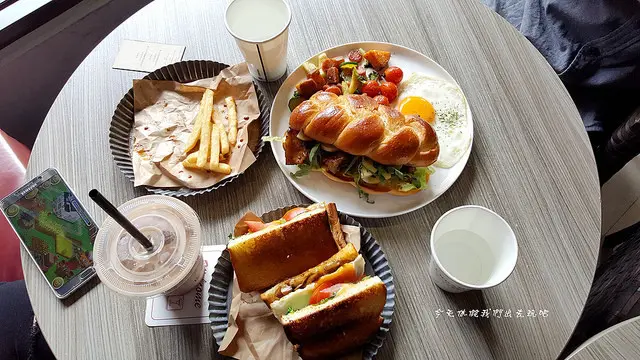 憲賣咖啡Send SmileCoffee-東興店。吃草系.粗魯系.熱情系每樣都想嚐試