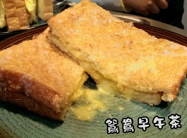 【新北】板橋 鴛鴦早午茶│金黃流沙奶黃西多士 × 香甜滿溢好出色 × 港式早午餐