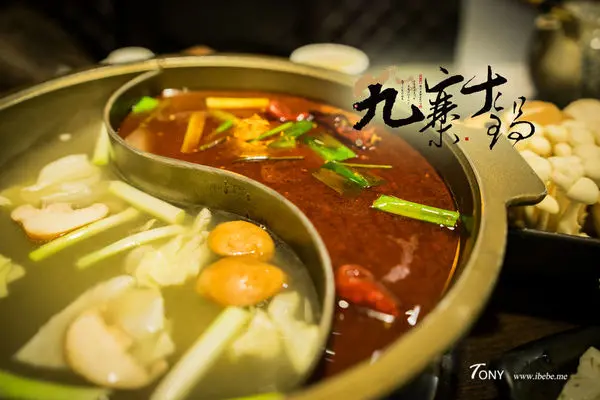 【台北好吃】九寨十鍋 以天然食材熬出香醇湯底 頂級匈牙利曼加利察豬 / 長安東路麻辣火鍋/美食家胡天蘭/費奇/徐天麟都來過!!