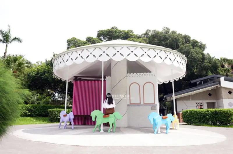 台中北區│台中公園-旋轉木馬、五星級廁所超吸睛，新打卡點 - 藍色起士的美食主義