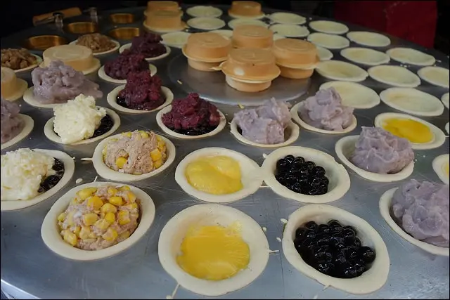 《捷運板南線美食/新埔站》伍師傅脆皮珍珠車輪餅~板橋裕民街夜市新開店，今天買一送一，每人限量三顆！