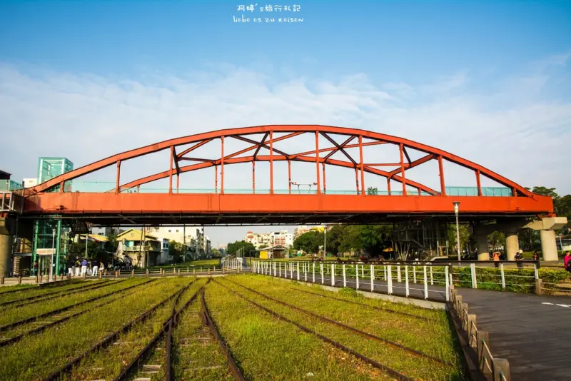 Kaohsiung｜高雄‧鼓山｜站在上面就能遠眺美麗高雄港的天空雲台，旁邊的哈瑪星鐵道文化園區、駁二特區是一個讓人感到溫暖的地方