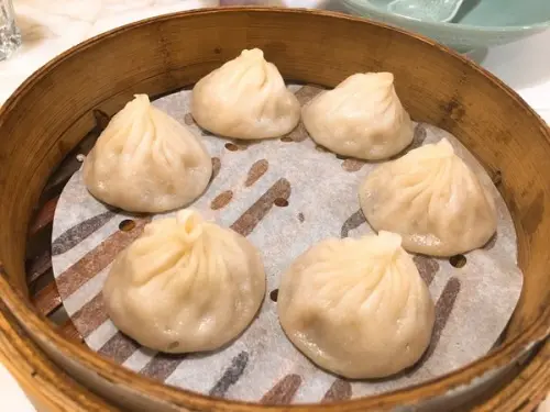 新竹巨城 南亭下午茶 小籠包+流砂包+銀絲卷好美味