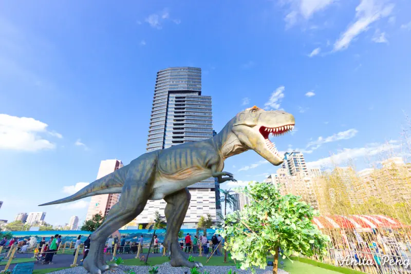 【展覽．台中】台中侏羅紀樂園～全台唯一戶外大型恐龍展，有逼真恐龍出沒還可以騎乘恐龍