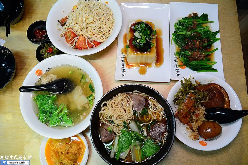 【台中│美食】豐原平價美食推薦，蔗香焢肉飯好銷魂，使用牛前腱肉的牛肉麵入口即化。享初中式麵食館