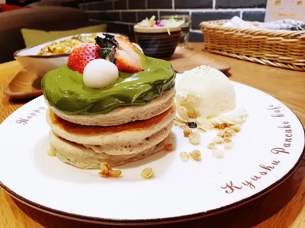 ♪市政府。九州鬆餅♬ 濃厚抹茶熔岩鬆餅。炙燒濃厚起司嫩雞咖哩筆管麵