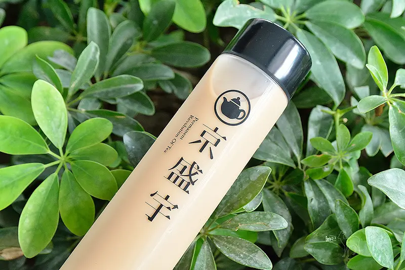 京盛宇:用茶壺與台灣茶葉沖泡的手搖茶