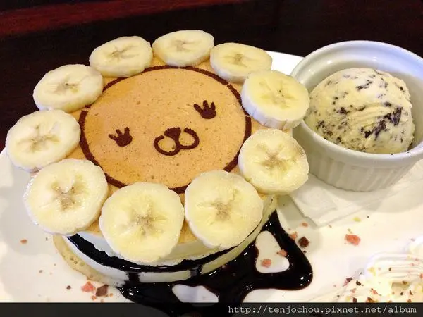 花花，甲飽沒【台北食記】ZOo Cafe 入咖啡 好看又好吃造型熱蛋糕！板橋府中站不限時平價咖啡店