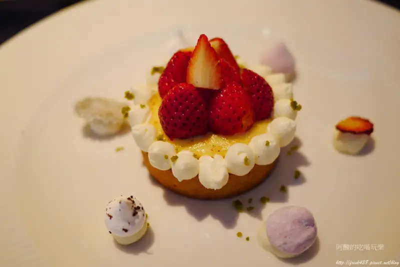 【台北美食推薦】東區乃渥爾料理，甜點吃到飽，讓您幸福滿滿、喜上眉梢！忠孝復興捷運站超方便！