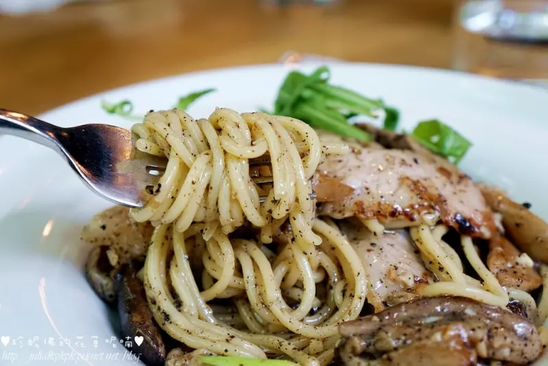 【高雄-鼓山區】Q Garden Cafe 城市中的森林餐廳（青海店）