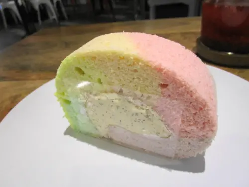 【天母】療癒少女心的彩虹瑞士捲~Chefs cake & cafe