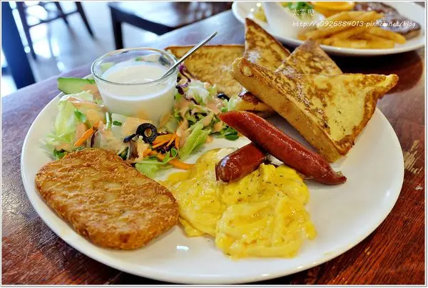 【苗栗】頭份。近尚順廣場/早午餐/下午茶/免費wifi/壽星優惠/派對包廂。「Squares 格子美式餐廳」頭份店