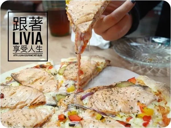 美食。餐廳│ 台北士林區 劍潭捷運站 愛披薩ipizza 薄皮酥脆披薩 平價披薩 停不下來的好滋味  ❤跟著Livia享受人生❤