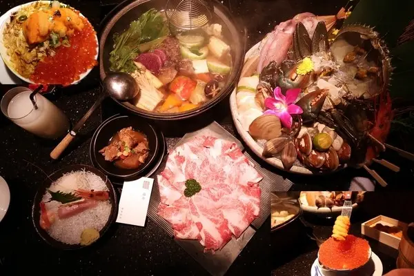 囍聚精緻鍋物 現勺鮭魚爆卵海膽飯 紅蟳免動手入口超豪華 2018台北生日必吃約會餐廳包廂推薦 !        
      
