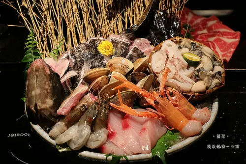 【羽諾食記】『囍聚精緻鍋物』❤超霸氣豐富海鮮盤+現殺石斑魚 讓滿滿海味滿足你的味蕾❤無添加味精&人工色素東區鍋物推薦