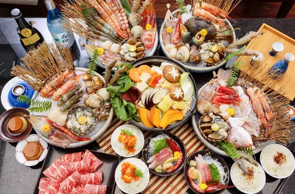 《囍聚精緻鍋物》海釣鮮饌直送火鍋裡，把新鮮抬到最高規格！