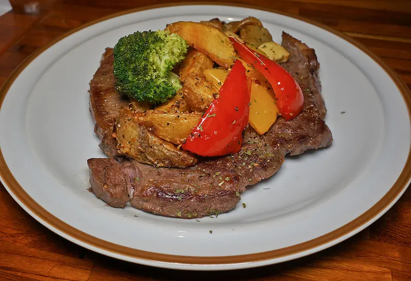 市府站 BLAnC 布朗客咖啡,享受大口喫肉16Oz 大塊牛排,體驗如天國的錦緞般的詩意夢想