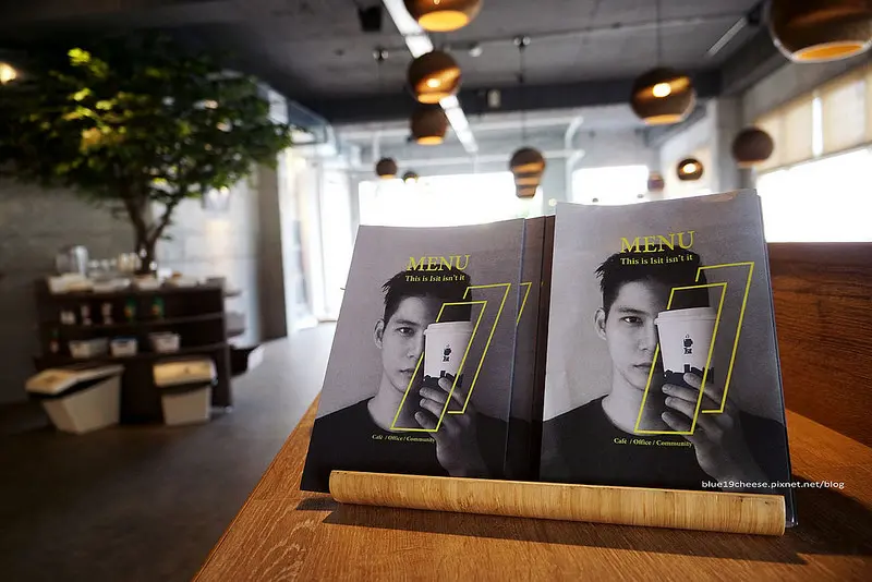 【台中西區】ISIT - 做咖啡系列.藝術展覽.插座商務空間.會議空間布幕投影機.餐.用餐限制3小時.勤美誠品旁.公益路餐廳.月之戀人隔壁