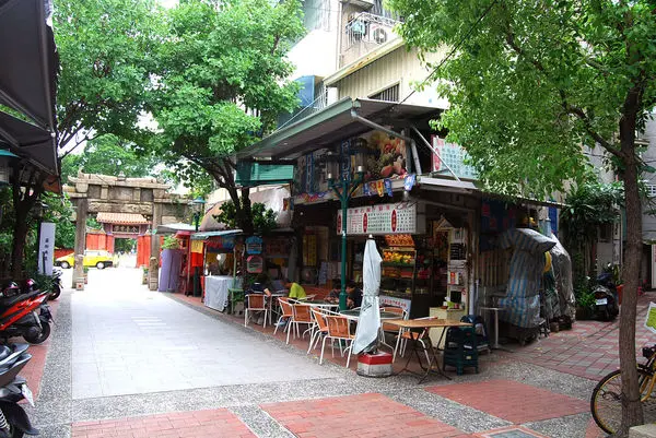 【台南住宿】國王皇后獨享豪居 雙層旋轉樓梯 正興延平公寓 西門路住宿推薦