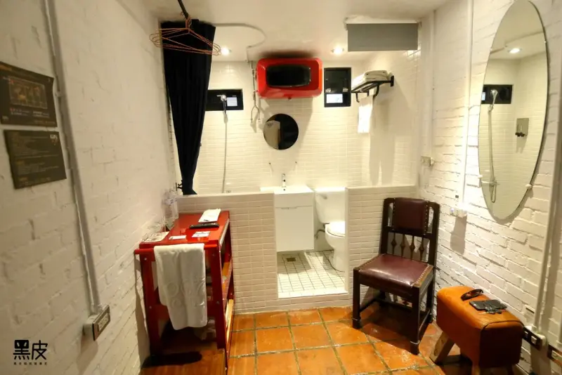 【台南※住宿】。正興延平公寓 。跟著黑皮體驗暗黑系的台南住宿