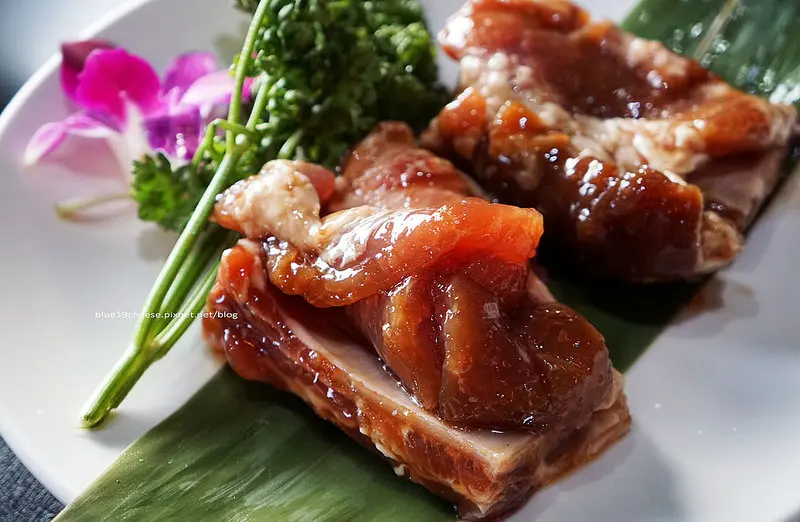 【台中西屯】首塢爾韓式料理 中科店 - 8年了生意一樣很好.服務人員幫烤.不用自己動手.可以吃飽.家庭用餐可以考慮.中科商圈.假日訂位