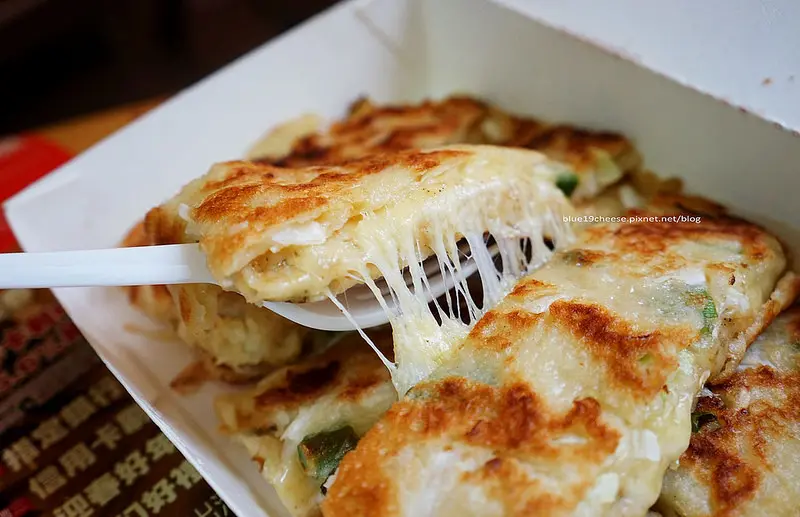 【台中沙鹿】四季超特製手工蔥花蛋餅 - 蛋餅創意吃法.招牌蛋餅有濃濃的起士香.信輝藥局和沙鹿農會中間.近沙鹿火車站