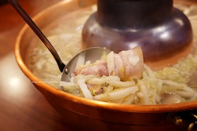 【台中中區】老舅的家鄉味 東北酸菜白肉鍋 - 自製酸白菜.鍋底好多酸菜喔!一定要訂位