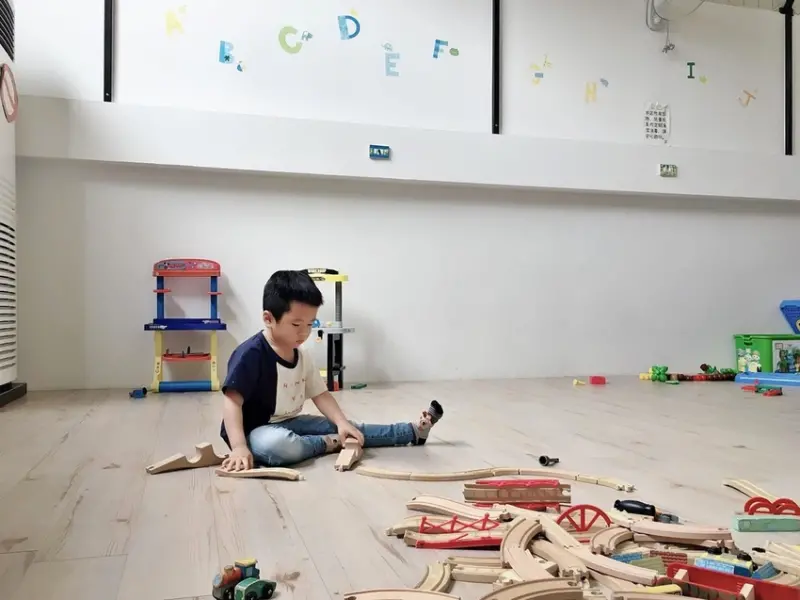 【美食】中中親子樂園|大坪數空間留給孩子~超長旋轉溜滑梯、餐點好吃、設有監視螢幕讓爸媽安心用餐