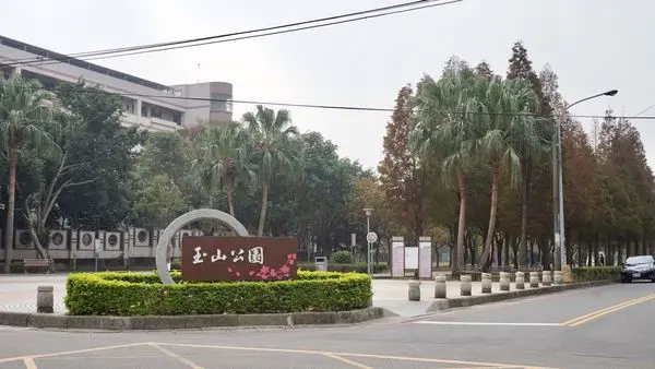 《桃園景點》玉山公園也有落羽松，人少好拍 ♥ ♥