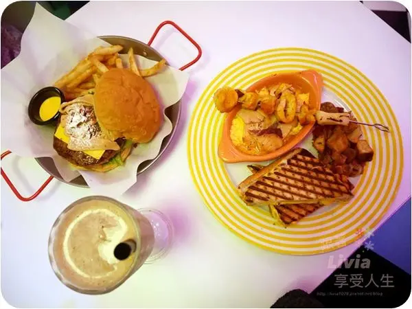 美食。餐廳│ 台北大安區 忠孝敦化捷運站 東區早午餐/漢堡 忠孝敦化美式 Fantasy Diner  潮流美式餐廳 ❤跟著Livia享受人生❤