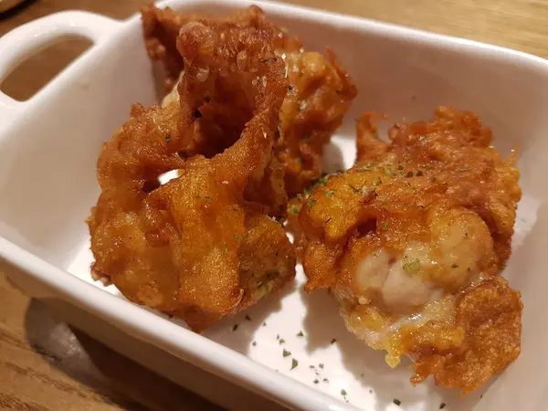 台北美食》喝什麼KaPi。咖啡廳。炸雞意外好吃的慢慢喝咖啡。民權西路站