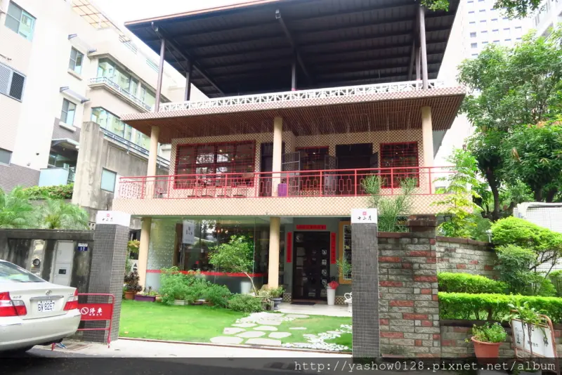 台中西區。十二月 粥品、茶飲、私房菜~在老宅裡喝著粥吃著家常菜，舒服自在的氛圍，讓人好喜歡~~