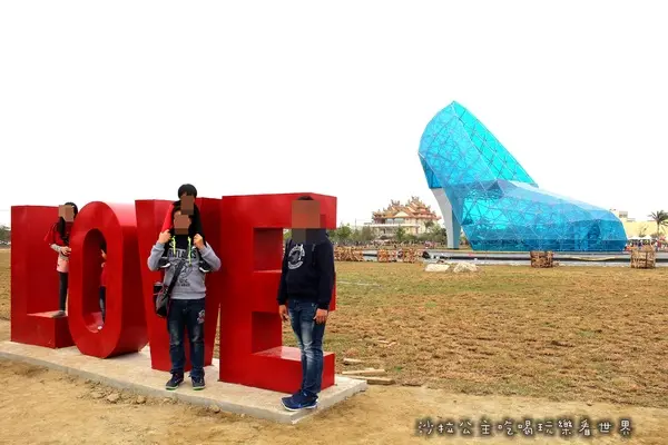 嘉義布袋新景點『高跟鞋教堂』超大型藝術裝置/婚紗廣場