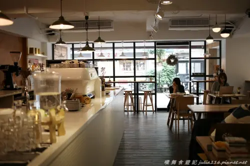 【FIX coffee & some more】松山區。無法定義的美好空間x每日限量手工蛋糕．台北不限時咖啡館推薦♥