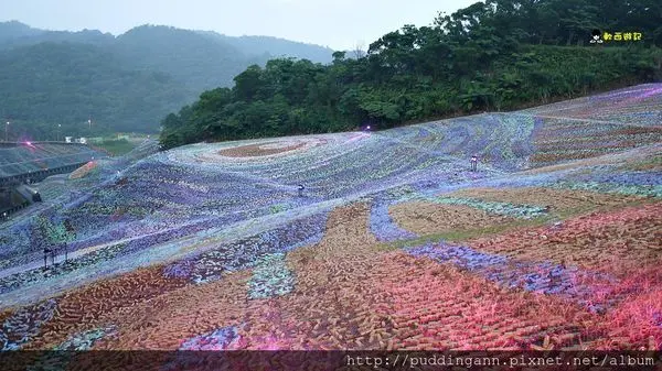 [遊記]新北瑞芳 梵谷星空草原Starry Paradise 4百萬支寶特瓶打造!絕美星空夜景 星空泡泡屋 瑞芳新景點 *含交通方式 營業時間 票價* 八堵火車站 免費接駁車 接駁車時刻表
