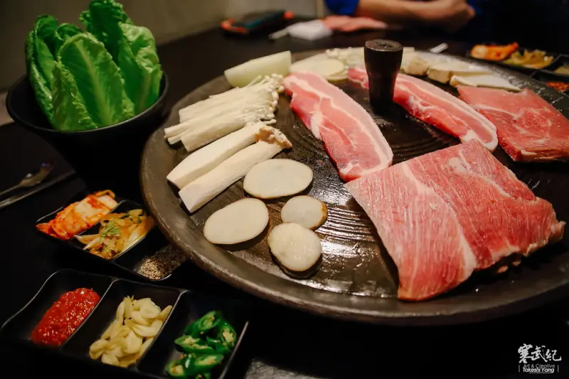 【中肯‧食記】西門町‧三角三韓國道地烤肉｜西門町夯美食‧正宗韓式大鐵鍋蓋烤肉！