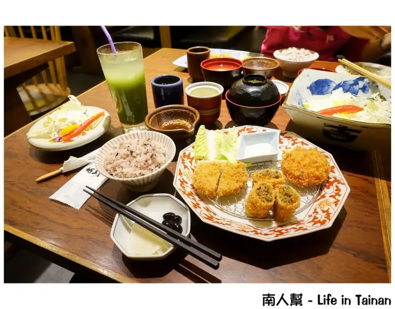 【台南中西區-美食】獨立用餐空間｜新天地美食街｜美食街超人氣炸豬排店~銀座杏子日式豬排
