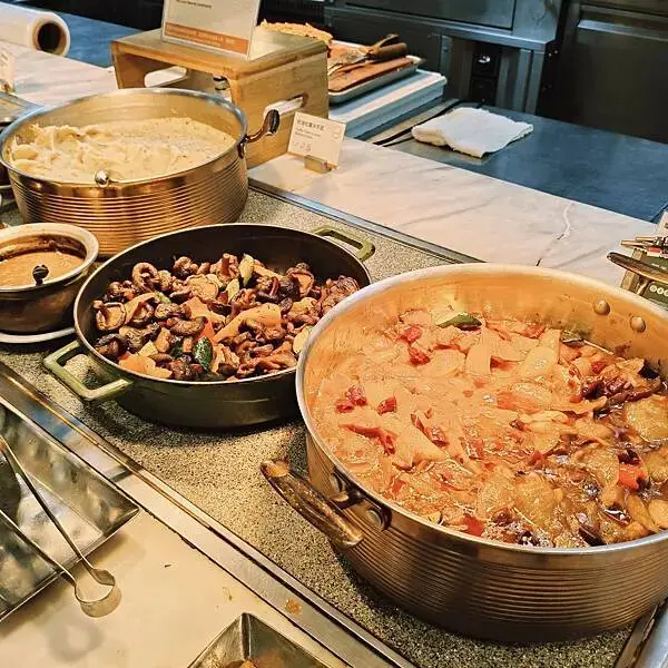 台北萬福六怡酒店敘日吃到飽餐廳~