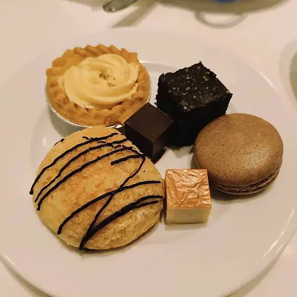 台北萬福六怡酒店敘日吃到飽餐廳~