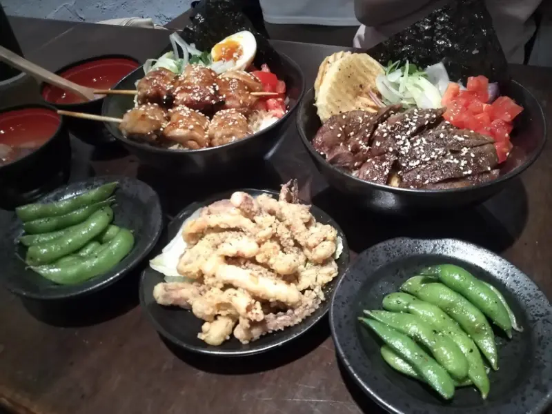 【士林美食】士林夜市必吃美食 | 直火人直火燒肉丼飯屋_排隊人潮從不間斷的超人氣美食 @東吃東吃到處吃