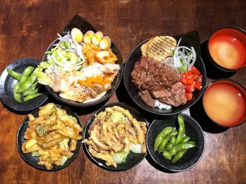 「台北」士林夜市排隊高CP值美食/直火人燒肉丼/今年夏天清爽美味燒肉丼非他莫屬