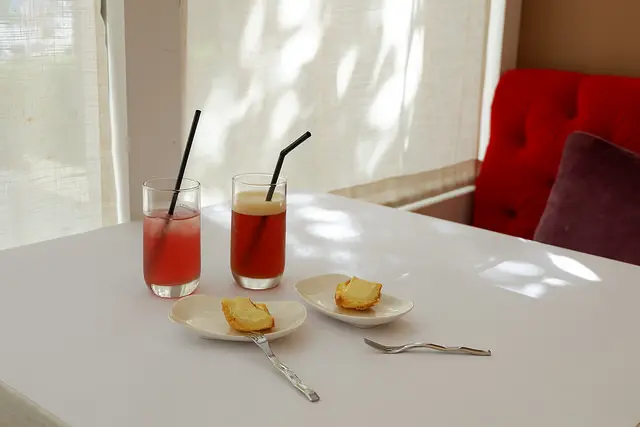 台中美食~La kitchen cafe 道道都是歷久彌新的經典食尚 台中貴婦餐廳的始祖 九月底前點一份正餐並打卡就送一隻阿根廷天使紅蝦唷!!