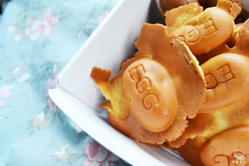 貪食女孩LOUISE】魚刺人雞蛋糕-台中隱藏版限量美食,爆漿創意雞蛋糕咻燙燙~