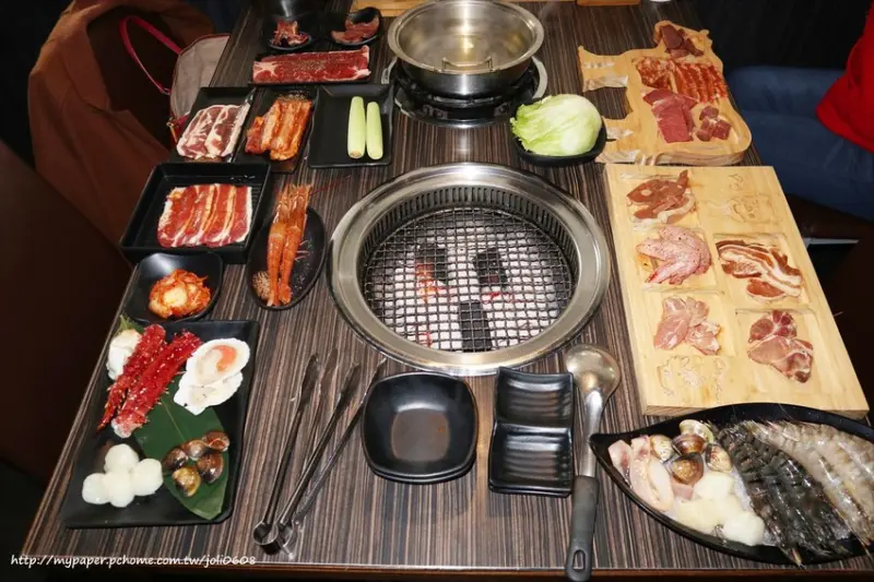 【好客燒烤】桃園中壢店~火烤兩吃自助吧 頂級海陸食材&浪漫調酒吃喝到飽 加價$49品嚐帝王蟹腳