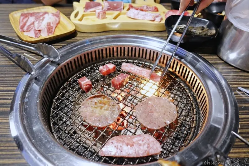 中壢燒烤推薦-二訪的好客燒烤-1288元A5和牛吃到飽～美國大生蠔、澎湖明蝦、大干貝、帝王蟹給你吃到飽