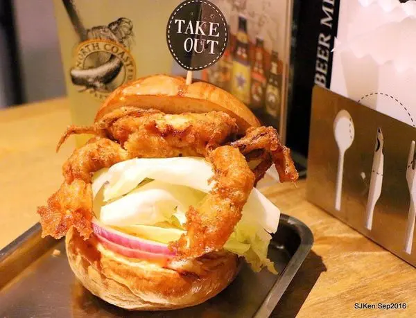 (台北大安區 / 美式餐廳 / 精釀啤酒)「Take Out」美式餐廳 ---秋高氣爽歡暢作伴享美食，酥炸軟殼蟹、地域辣味漢堡、酪梨漢堡，純手工漢堡新品早午餐全新上市!