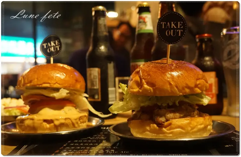 【台北捷運美食 內有正妹店】大安區TAKE OUT burger & cafe大俠愛吃漢堡包，純正牛肉真是好!台北市民添口福，吃完就是乖寶寶!(近通化街)